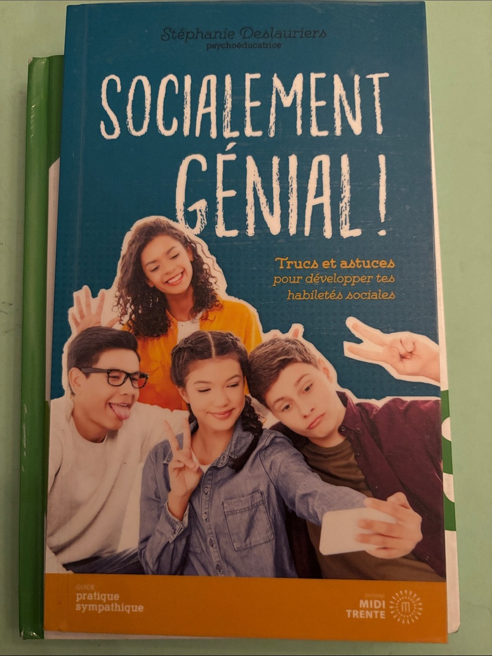 Socialement Génial! French Social Skills Book - Teal & Orange Cover
